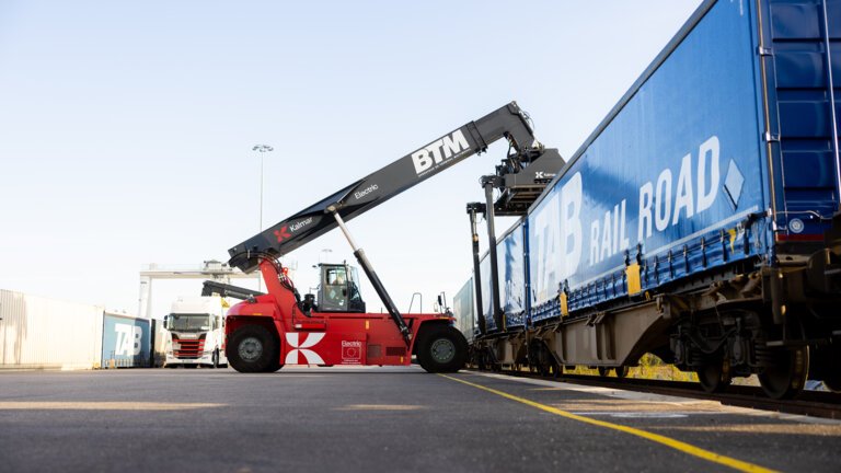 Electric Reachstacker