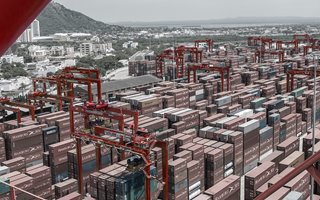 Greening ports with LNG